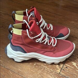 Sorel Women's Kinetic Breakthru Venture Mid Waterproof Shoe size 9 NWOT